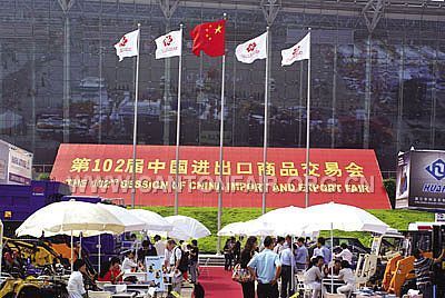 迎十七大盛会　促和谐发展